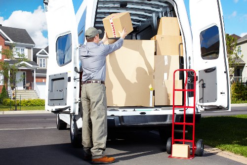 Removal truck hire for nearby area moves around Crayford